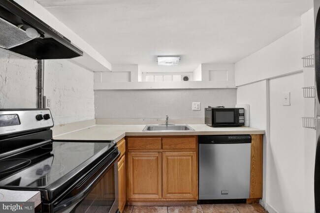 Building Photo - 3512 Lancaster Ave