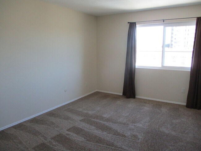 Building Photo - Desirable Park Blvd 1 Bdr 1 Ba 3rd Floor Condo in Hillcrest
