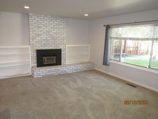 Building Photo - Beautiful single story home with amazing b...
