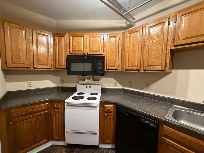 Building Photo - 1 BR Apt in Old SW; Utilities & Wi-Fi included!
