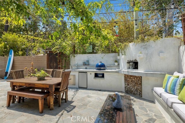 Building Photo - 330 Calle de Arboles