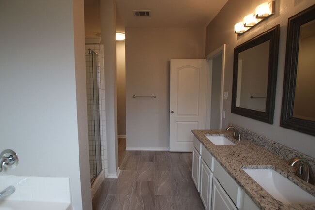 Building Photo - Lease Takeover Opportunity! Stunning 3 bed...