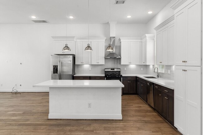 Building Photo - 2718 McGowen St
