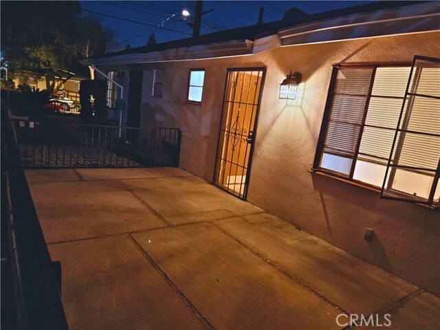 Building Photo - 843 W Walnut Ave