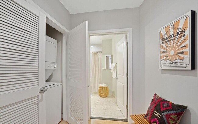Building Photo - Very Nice Apartment Steps to Tenleytown Me...