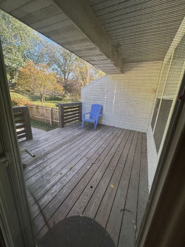 Building Photo - Spacious, corner lot 3-bedroom, 2-bath duplex in Iowa City