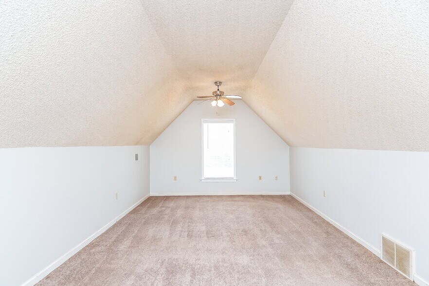 Building Photo - 1851 Timber Way N