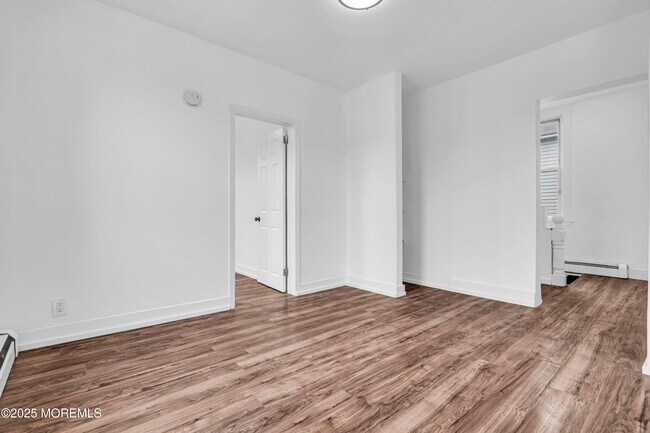 Building Photo - 3022 S Wood Ave