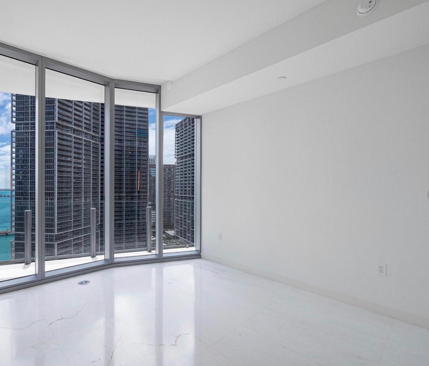 Building Photo - 300 Biscayne Boulevard Way