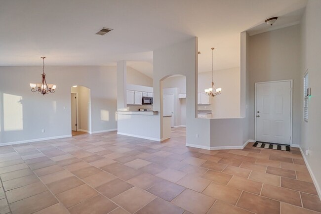 Building Photo - Home in NW Bakersfield!