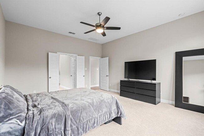 Building Photo - 4106 Sherman Oak Ln