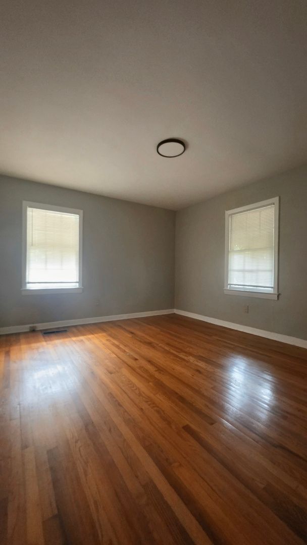 Building Photo - 211 Edison Dr