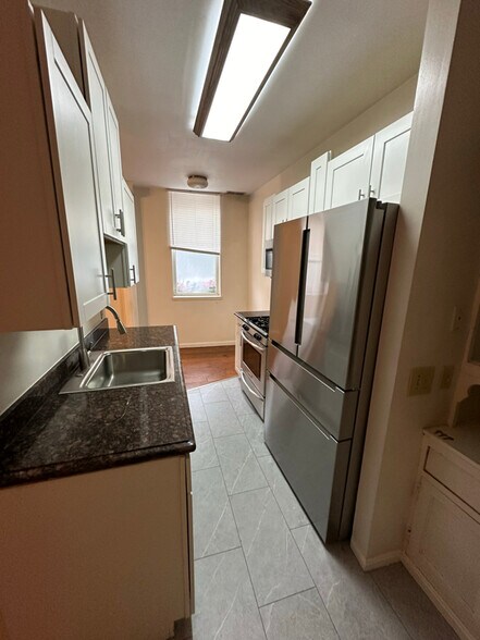 Building Photo - 10 W Hollister St