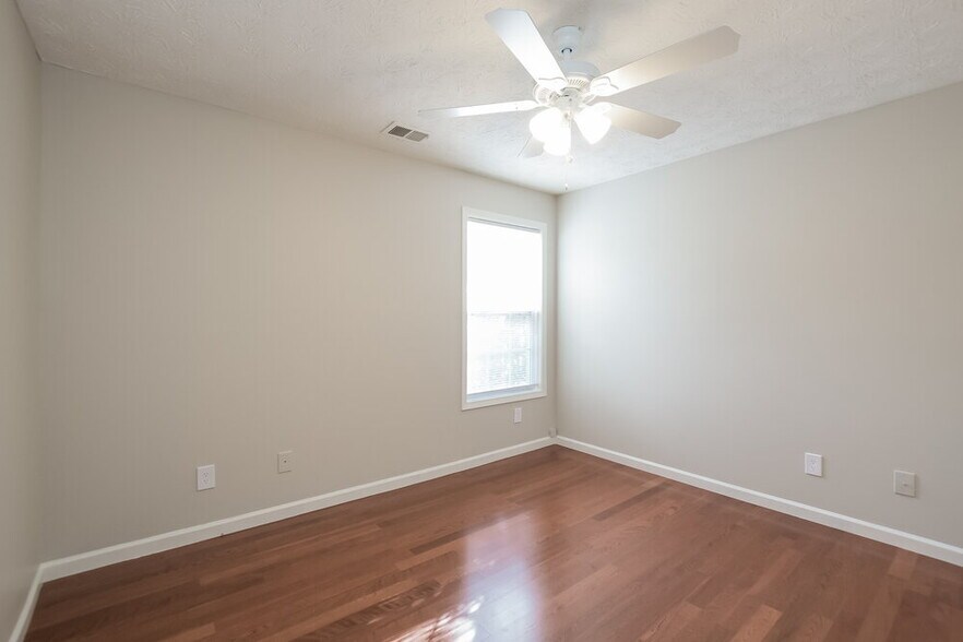 Building Photo - 127 Berkley Dr