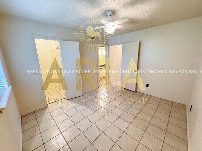 Building Photo - 2 Bed/1.5 Bath Shaded Townhome Close to Ca...