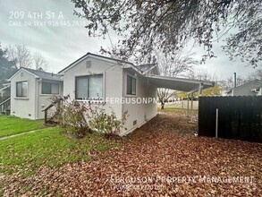 Building Photo - Cute Two Bedroom Duplex in Wheatland