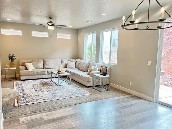 Building Photo - 438 N Stone Mountain Dr
