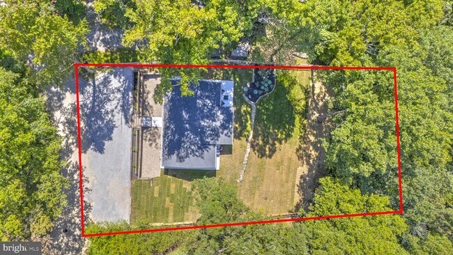 Building Photo - 440 Redbud Ln