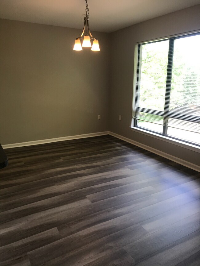 dining room - 8423 Greenbelt Rd