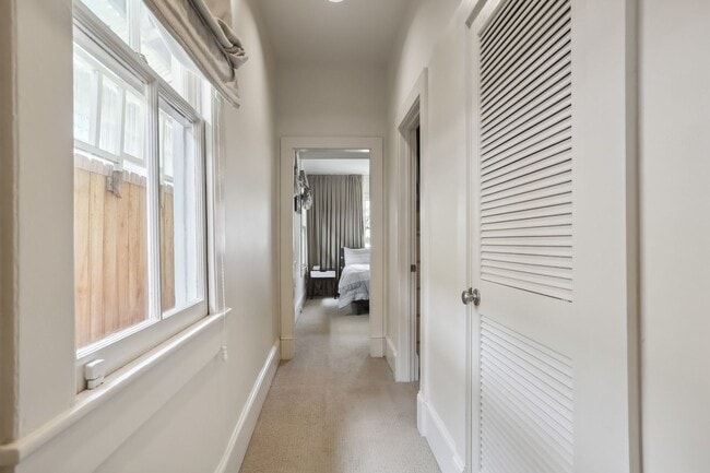 Building Photo - Fabulous Single Fam Uptown Home 3BD/2BA with great yard. AVAILABLE 06/01