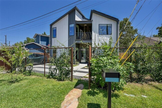 Building Photo - 1187 Oak Grove Ave
