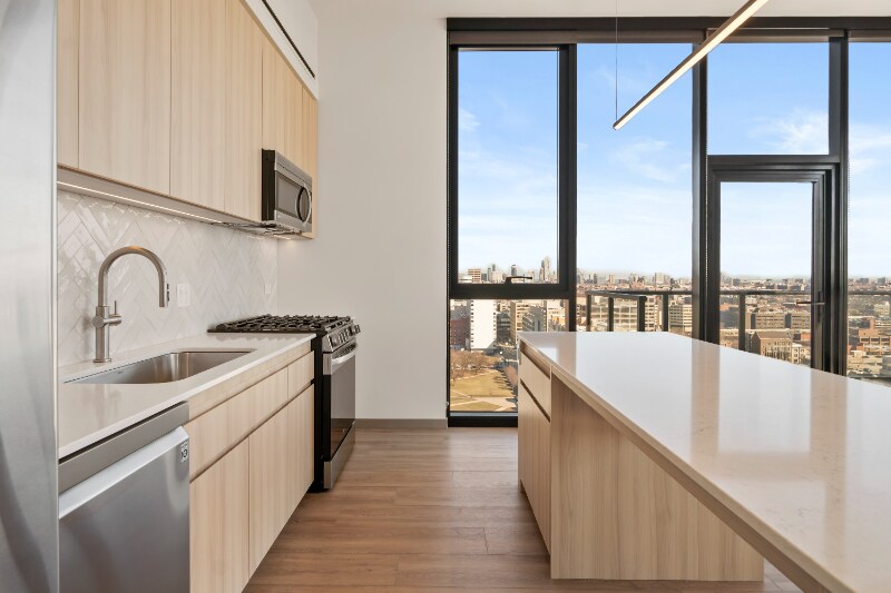 Building Photo - 529 S Damen Ave