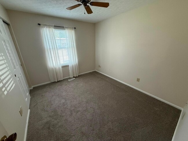 Building Photo - 430 Williamsburg Ln NW