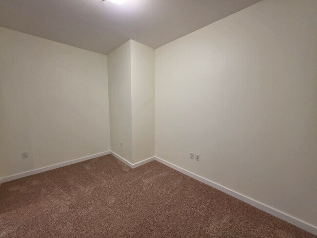 Building Photo - Fantastice High Rise with Full City Views!