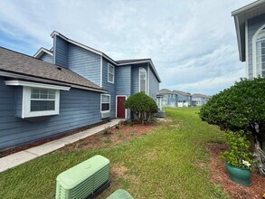 Building Photo - 833 Caribbean Dr