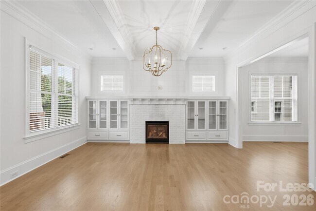 Building Photo - 404 Iverson Way