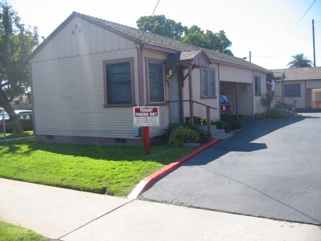 Building Photo - Carlill Auto Court