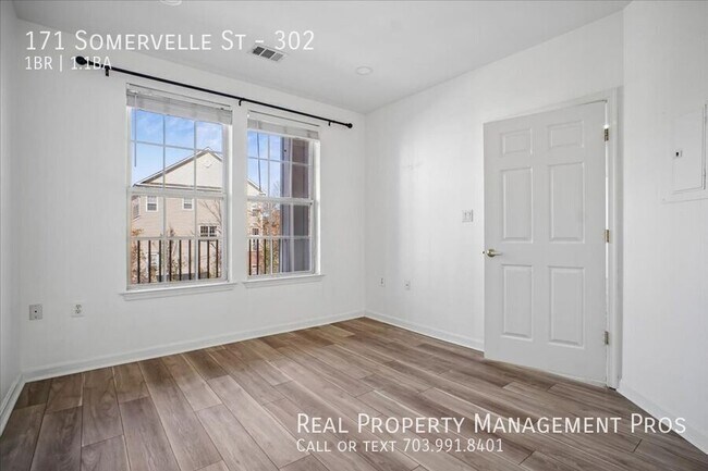 Building Photo - 171 Somervelle St