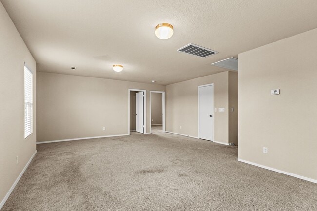 Building Photo - Beautiful home Located in desirable west Fayetteville neighborhood with playground