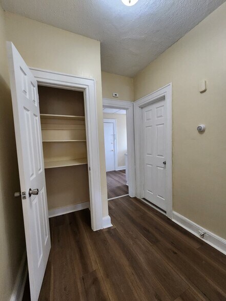 Building Photo - 206 Sherman Ave