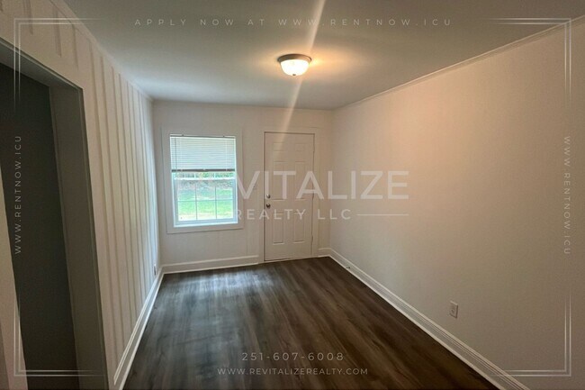 Building Photo - **Coming Soon** Beautiful Renovated 3 Bedr...