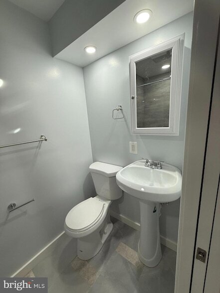 Building Photo - 5 Dendron Ct