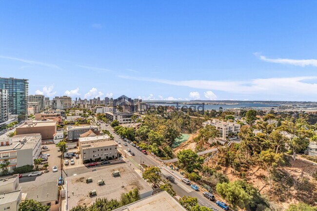 Building Photo - 475 Redwood St