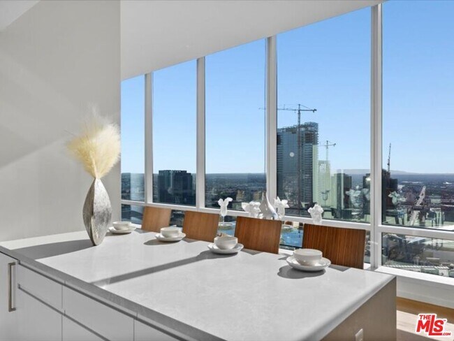 Building Photo - 877 Francisco St