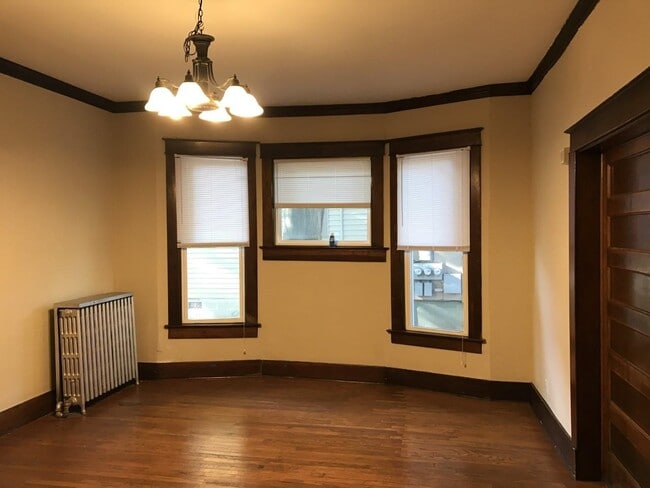 Building Photo - 125 N Evergreen St