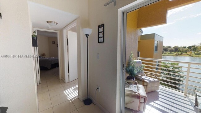 Building Photo - 9735 Fontainebleau Blvd