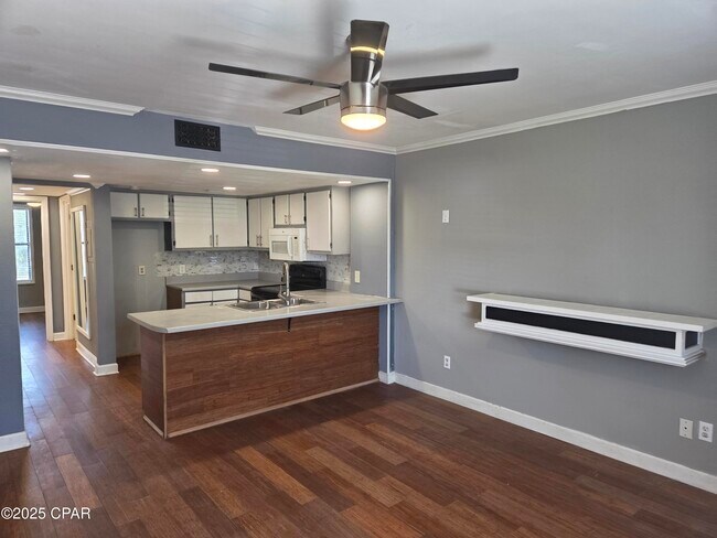 Building Photo - 3614 Tiki Dr