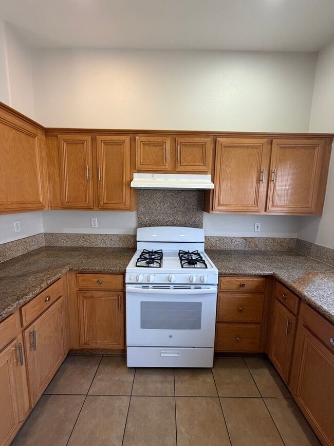 Building Photo - 3 bedroom single story home with no HOA