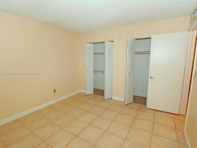 Building Photo - 8650 SW 109th Ave