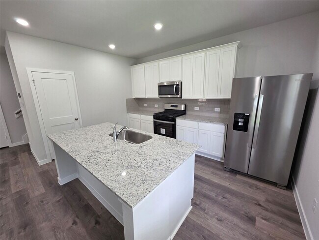 Building Photo - 7878 Alset Dr
