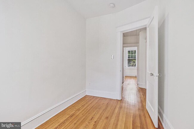 Building Photo - 4231 Jenifer St NW
