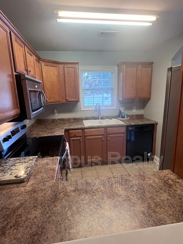 Building Photo - 1420 Hazelgreen Way