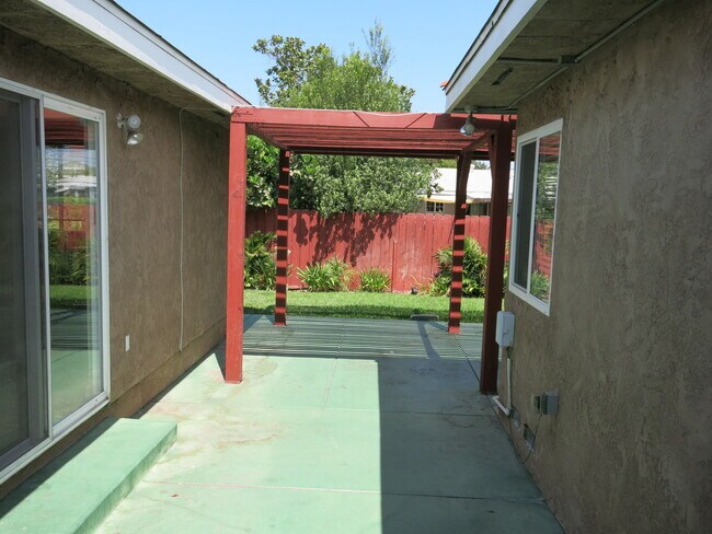 Building Photo - Spacious 5BR Home Just Steps from SDSU – Available August 2026