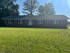 Building Photo - AVAILABLE NOW – Peaceful 3 Bedroom Home on...