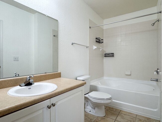 Building Photo - Spacious 1 bedroom overlooking pool at The Registry!