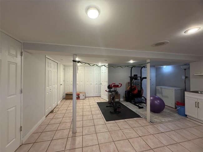 Building Photo - 50 Terrehans Ln